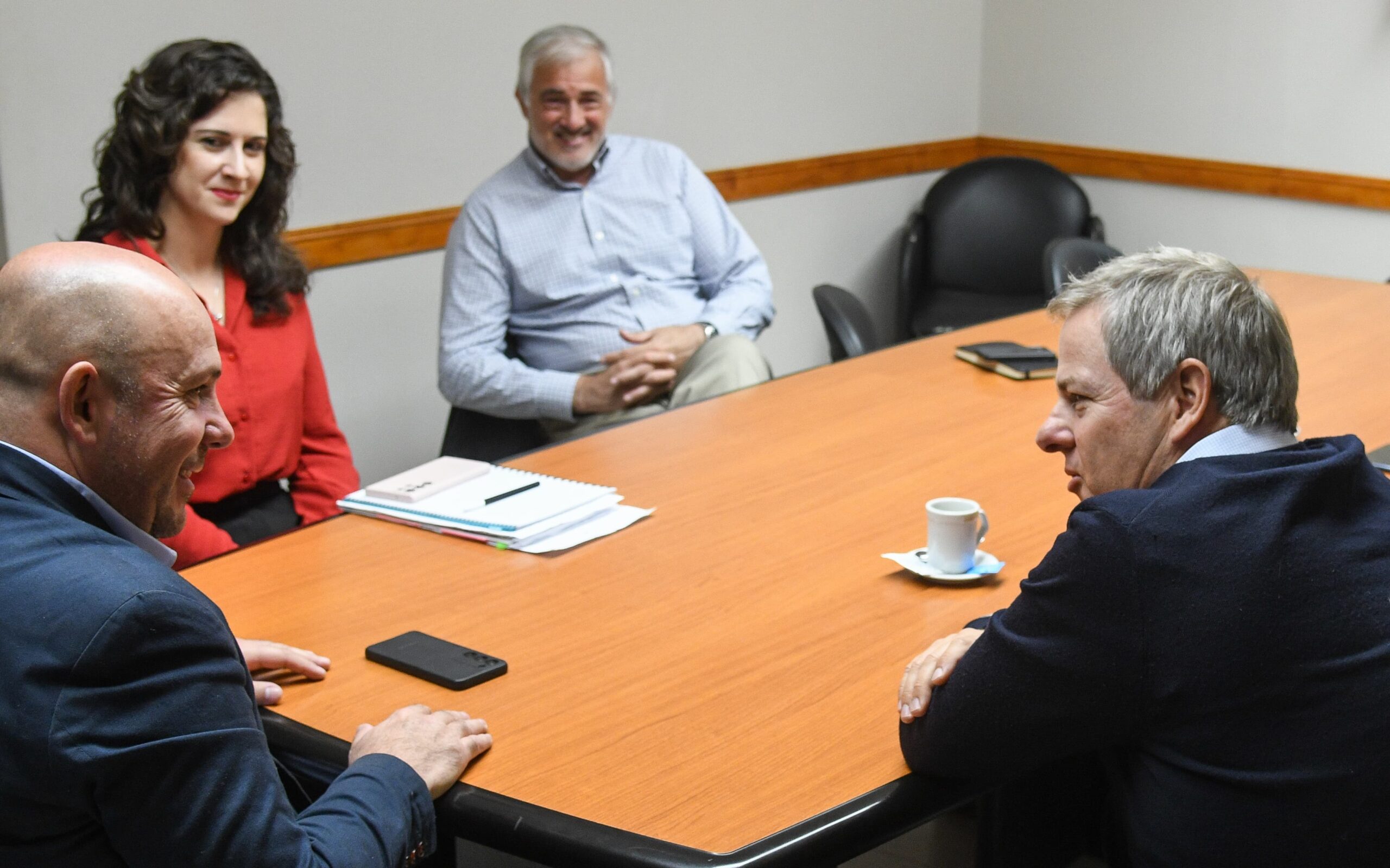SASTRE SE REUNIÓ CON EL PRESIDENTE DEL GRUPO MURCHISON EN PUERTO MADRYN