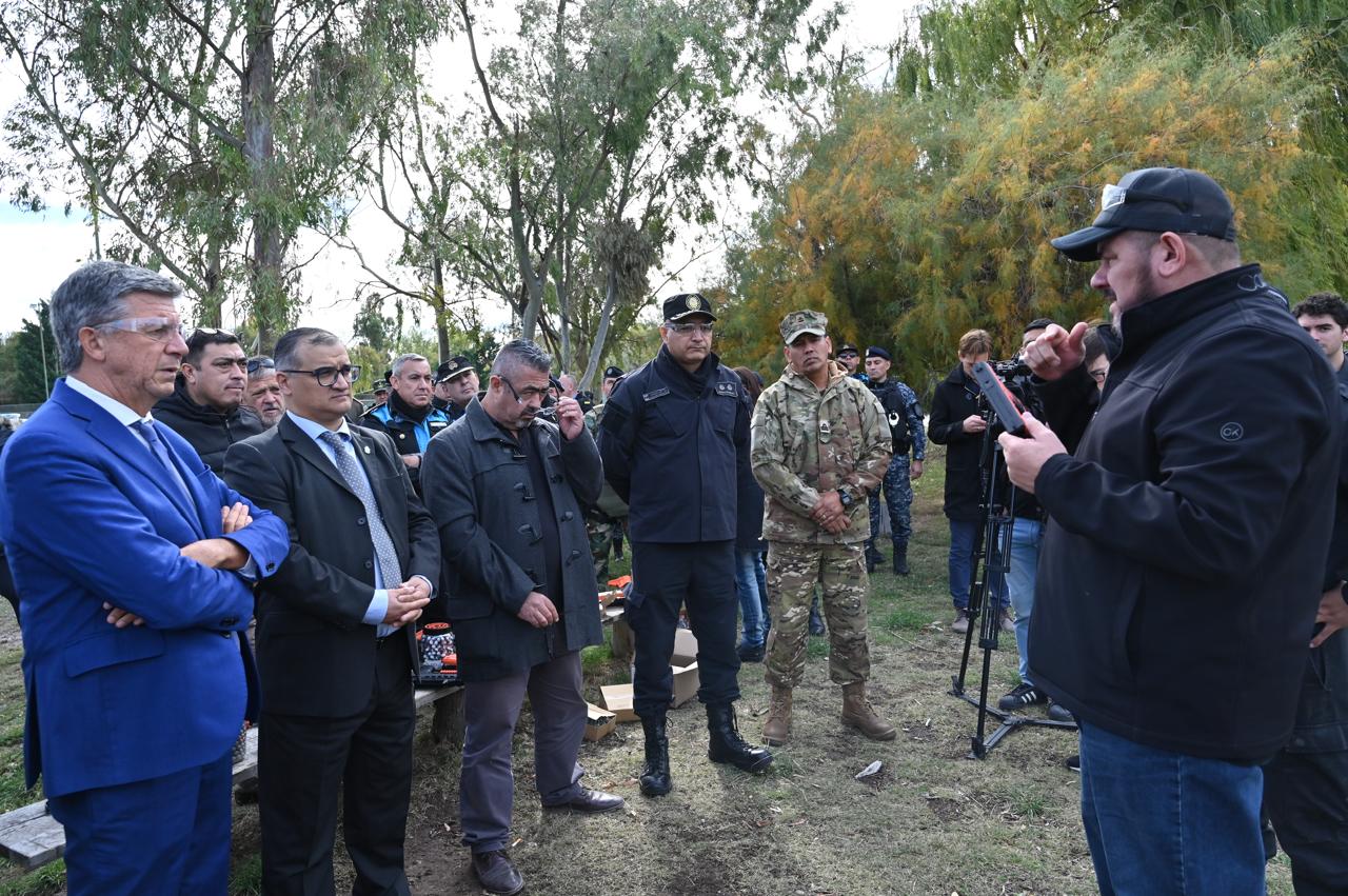 El Gobierno del Chubut presentó las armas no letales para las Fuerzas Policiales de las provincias patagónicas