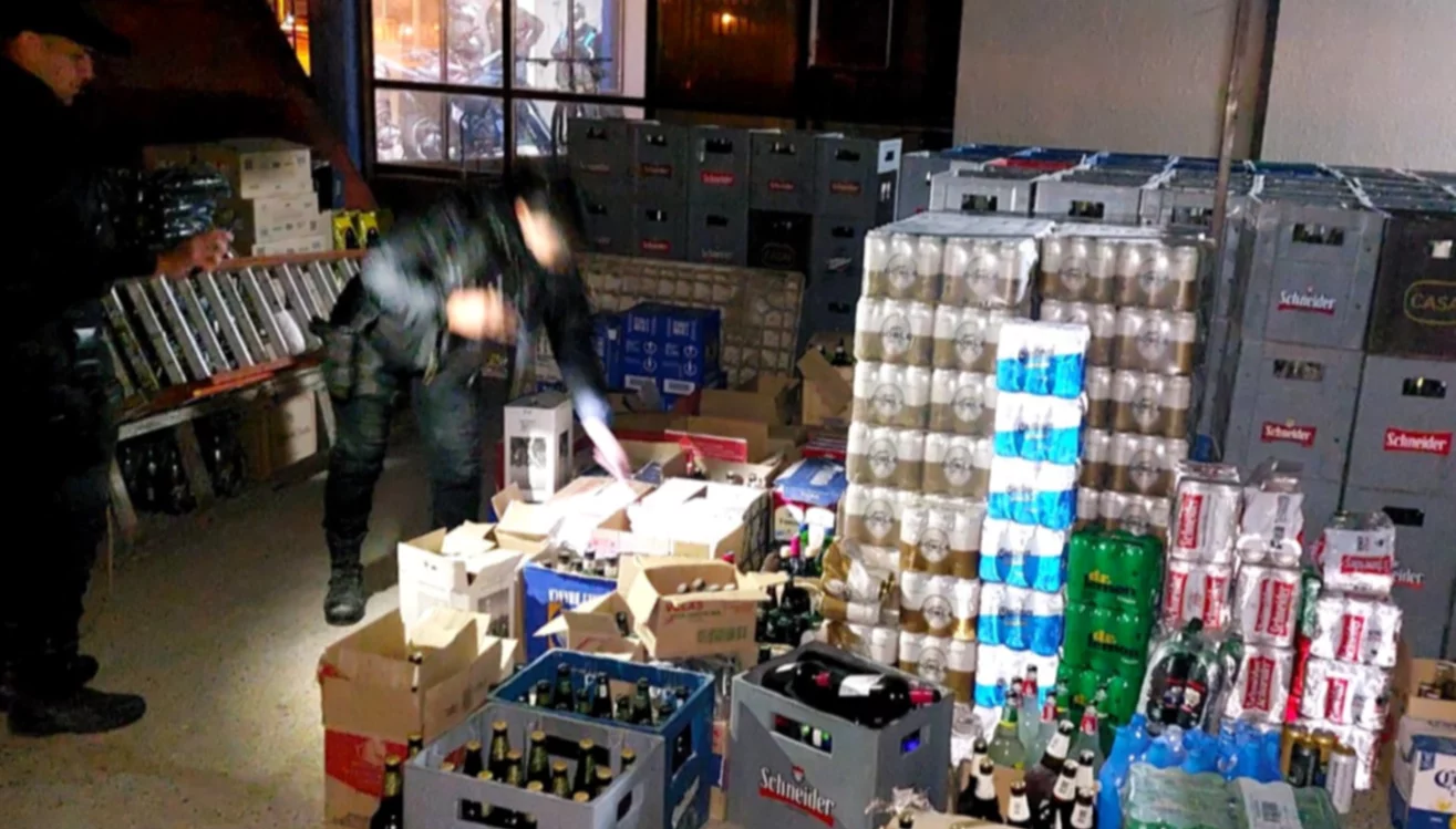 Secuestraron más de 1.200 litros de alcohol en allanamientos