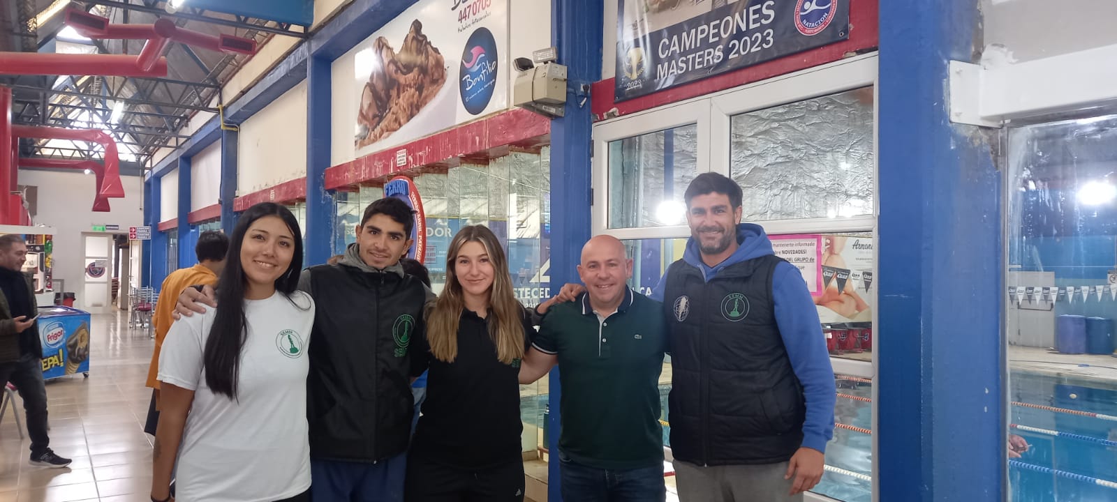 El Municipio y el club Ferro firmaron convenio para que adultos mayores usen el natatorio