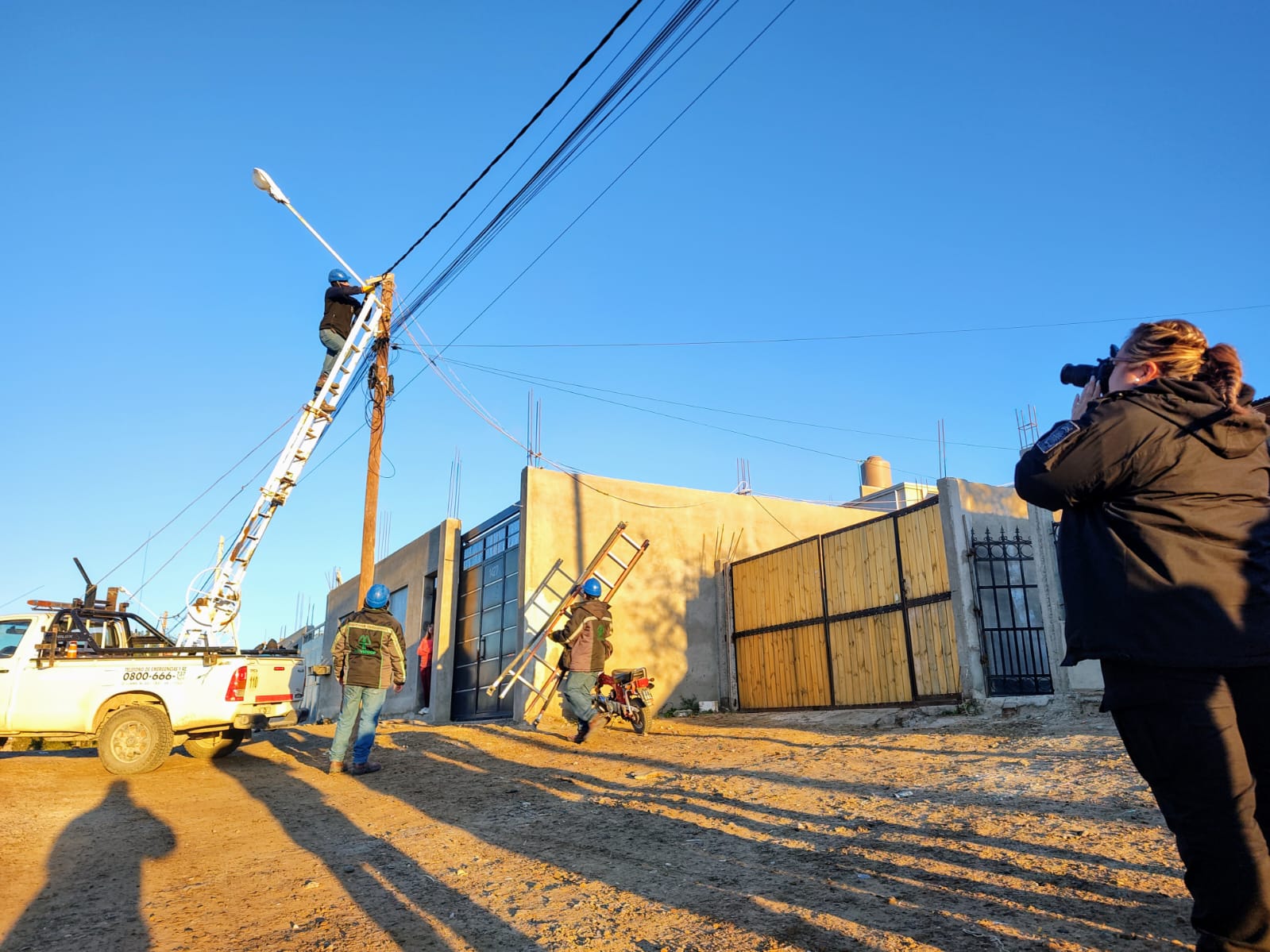 «Colgados de la luz»: Fiscalía y Servicoop continúan con los procedimientos en casas con conexiones eléctricas clandestinas