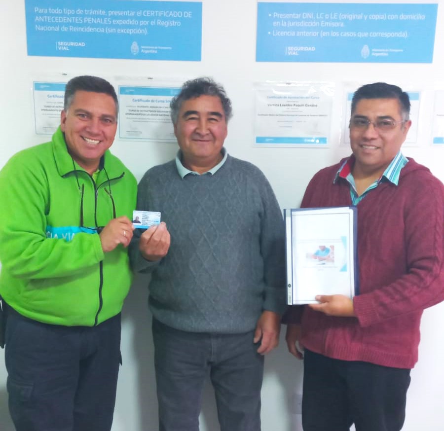 Provincia entregó la primera licencia nacional a un conductor que cumplió con el Programa de Alfabetización Vial en Tecka