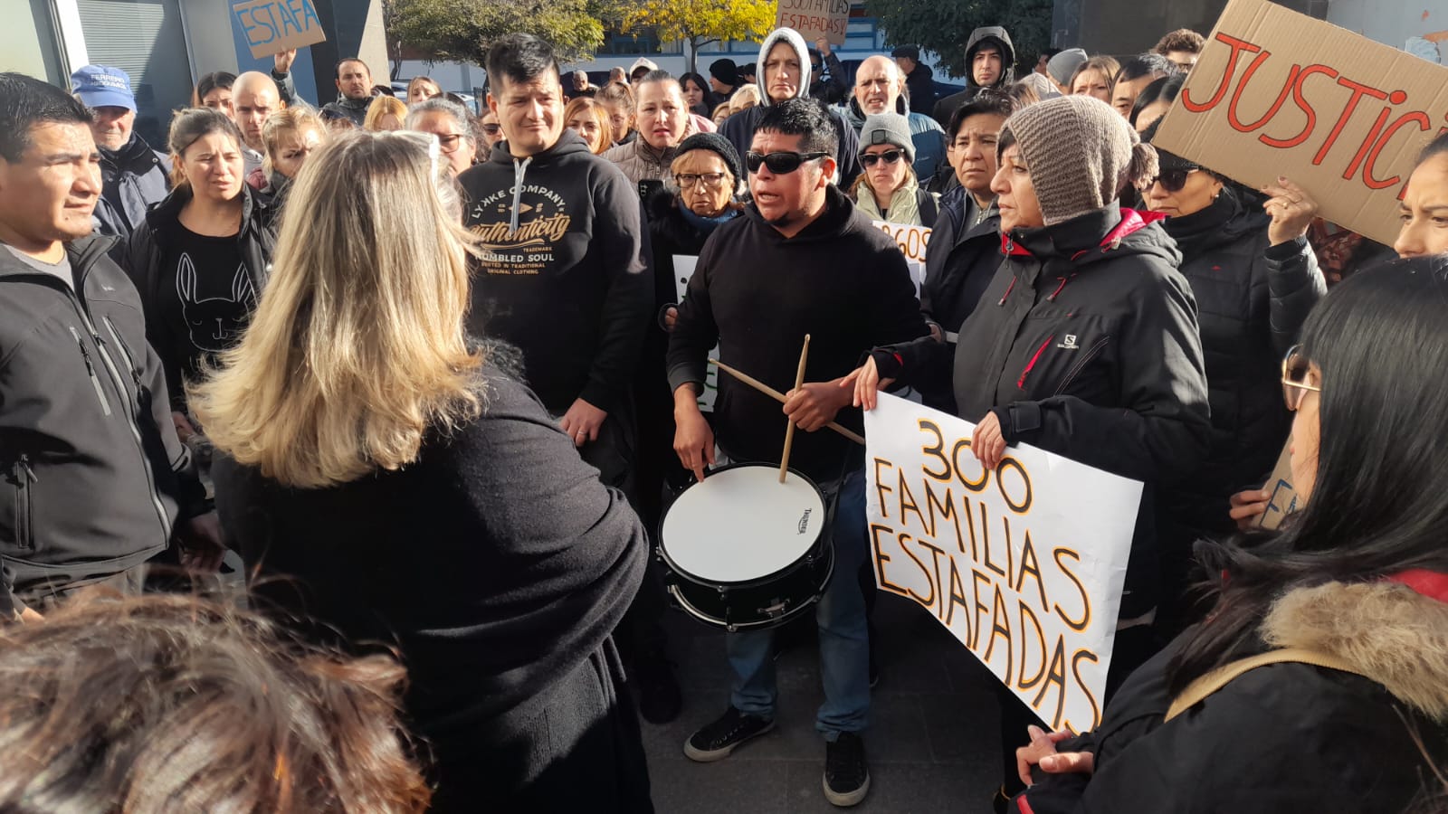 La fiscalía formuló cargos por “estafa agravada” con pagarés en blanco