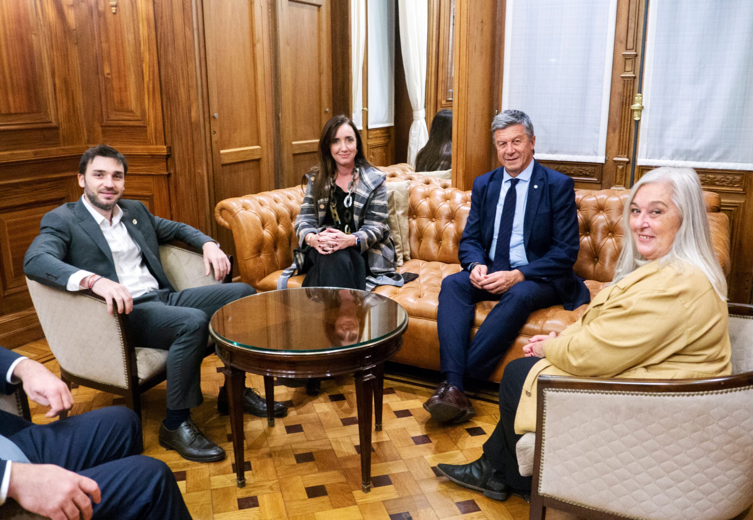 Torres se reunió en Buenos Aires con la vicepresidenta de la Nación