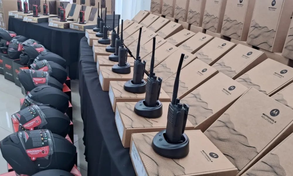 Provincia entregó 90 equipos de radio a la Unidad Regional de Puerto Madryn