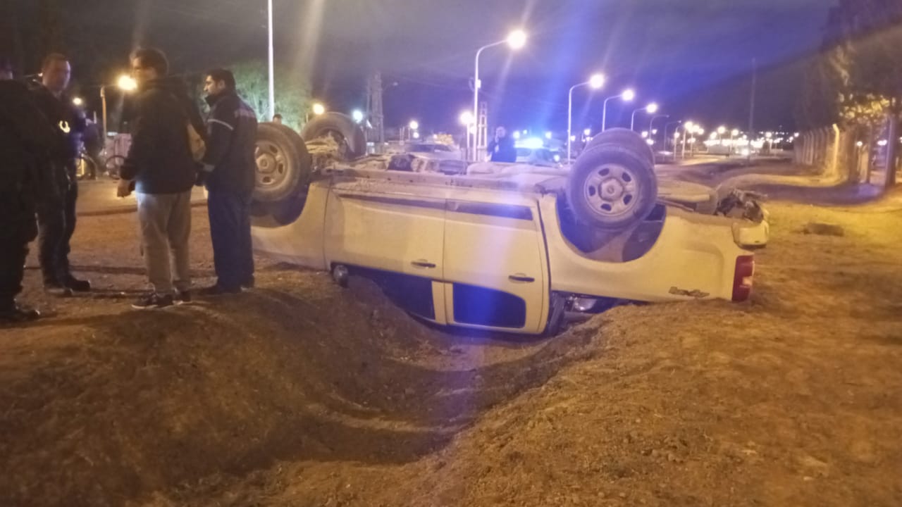 Impresionante vuelco sobre Avenida del Trabajo
