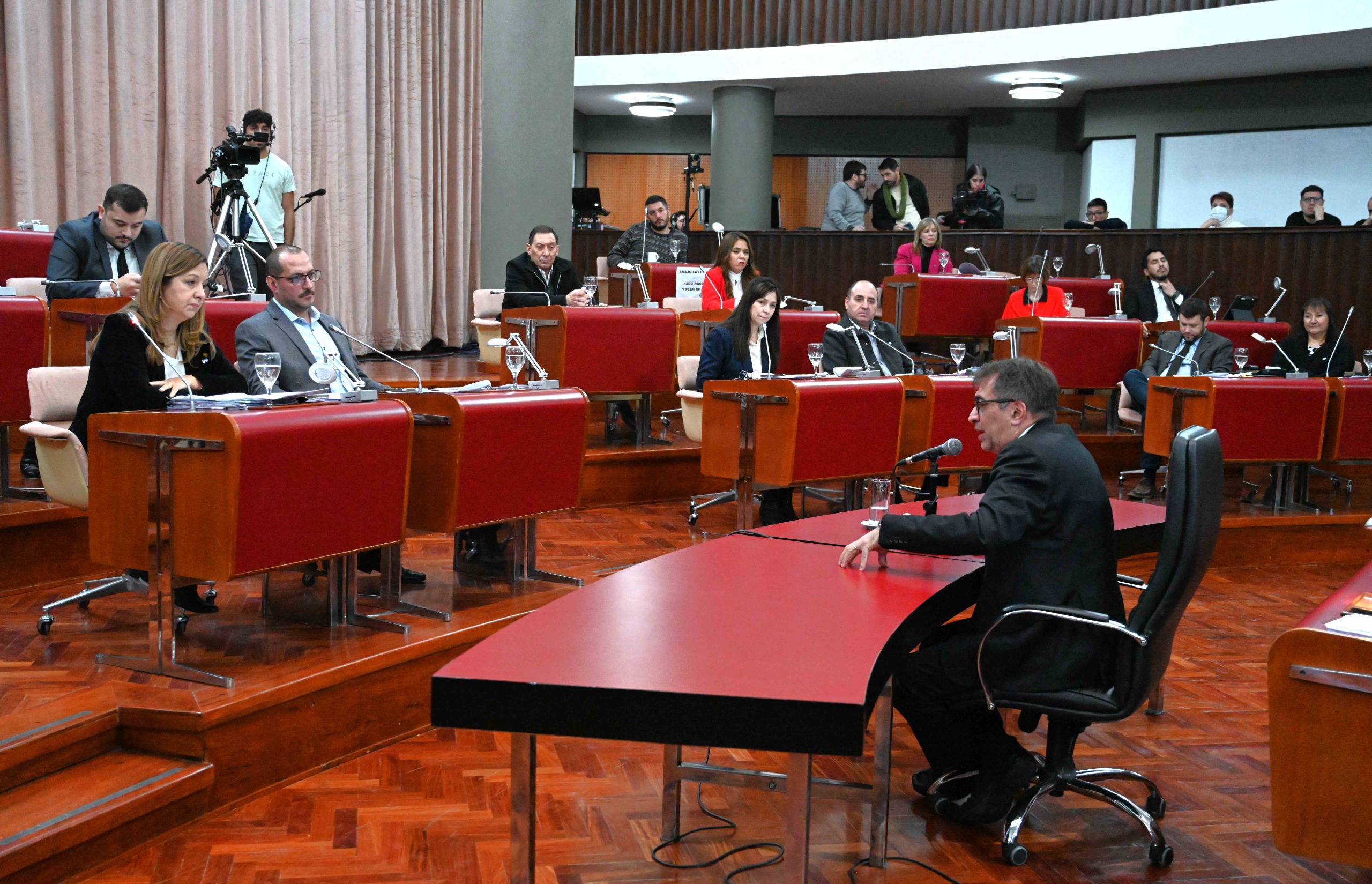 Javier Raidan respondió más de un centenar de preguntas de los diputados