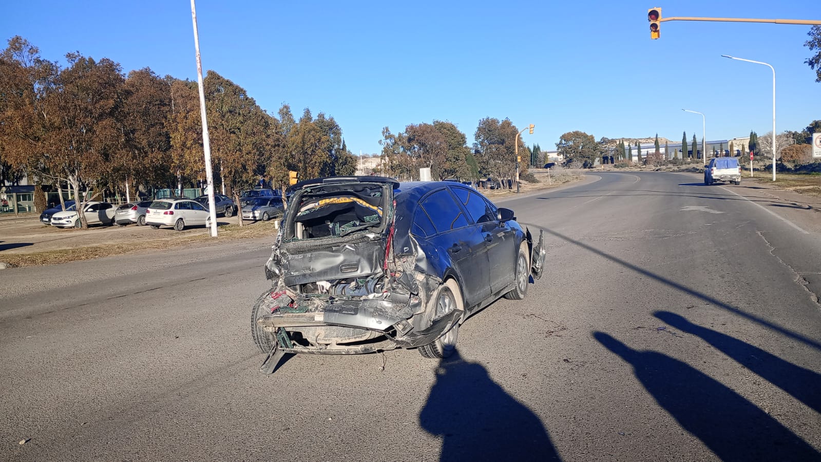 Accidente de tránsito en Puerto Madryn: Tres vehículos involucrados y varios heridos