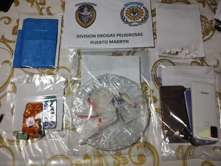 Desbaratan organización dedicada a la venta de droga al “narcomenudeo” por las redes sociales