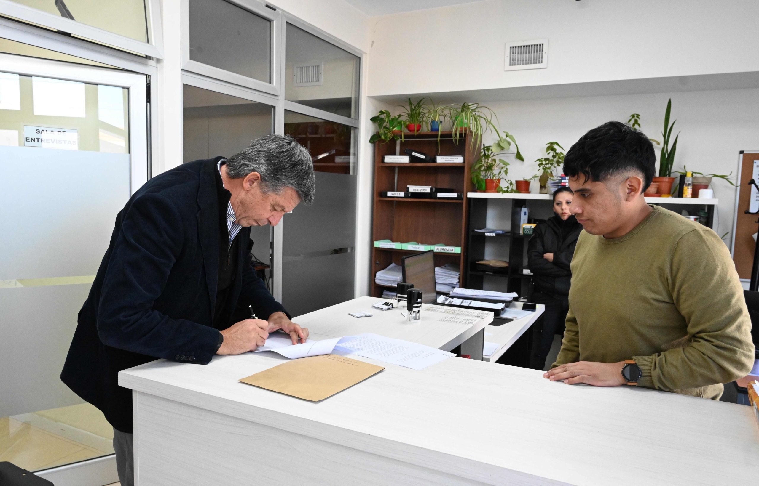 Menna amplió la denuncia penal por las agresiones sufridas por diputados y sus familias