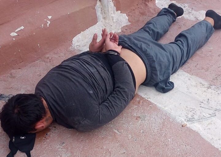 Atacó a su pareja a golpes y la amenazó con un cuchillo. Terminó detenido