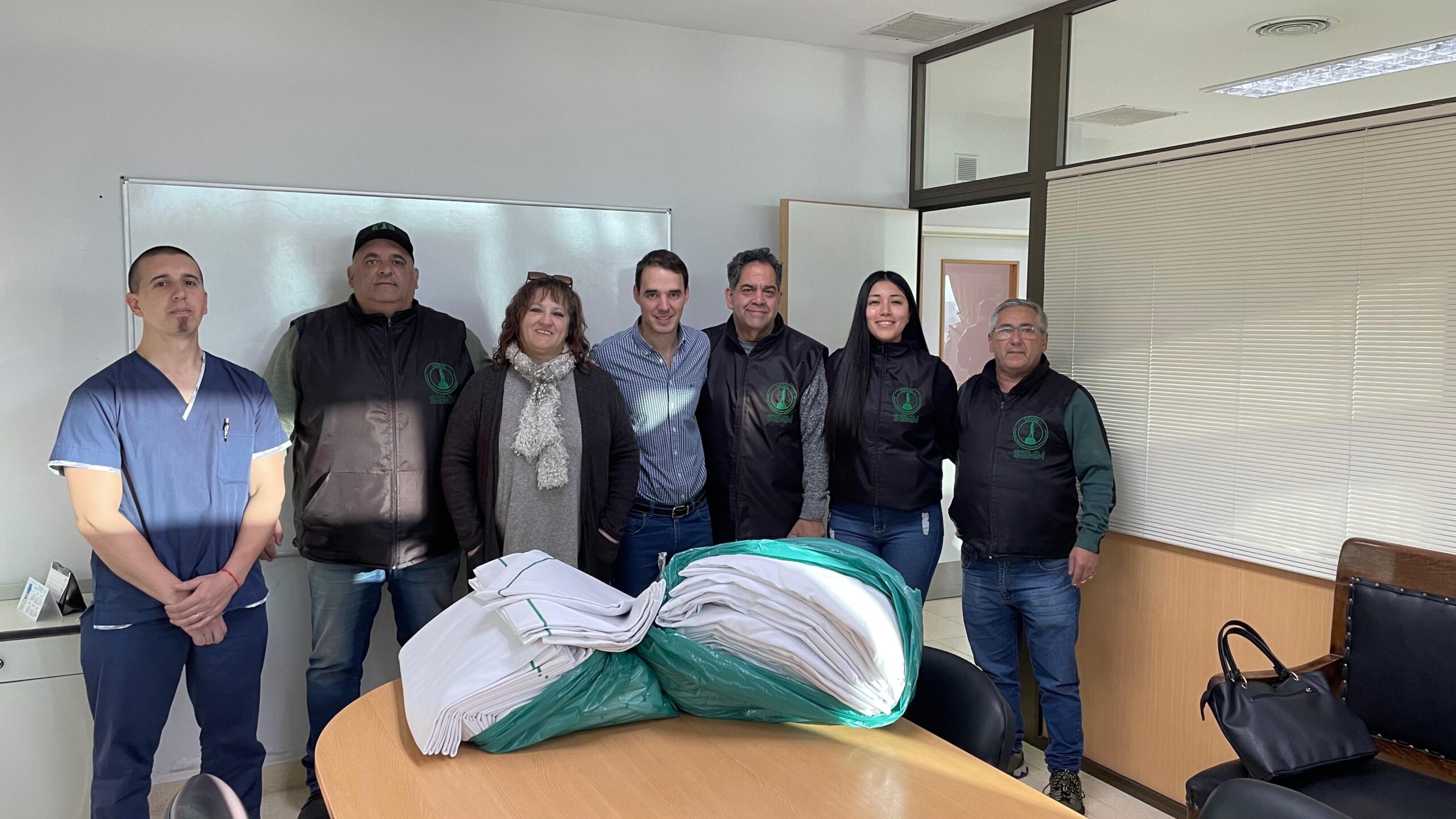 El Sindicato de Empleados Municipales Madrynenses donó juegos de sábanas al Hospital “Andrés Ísola”