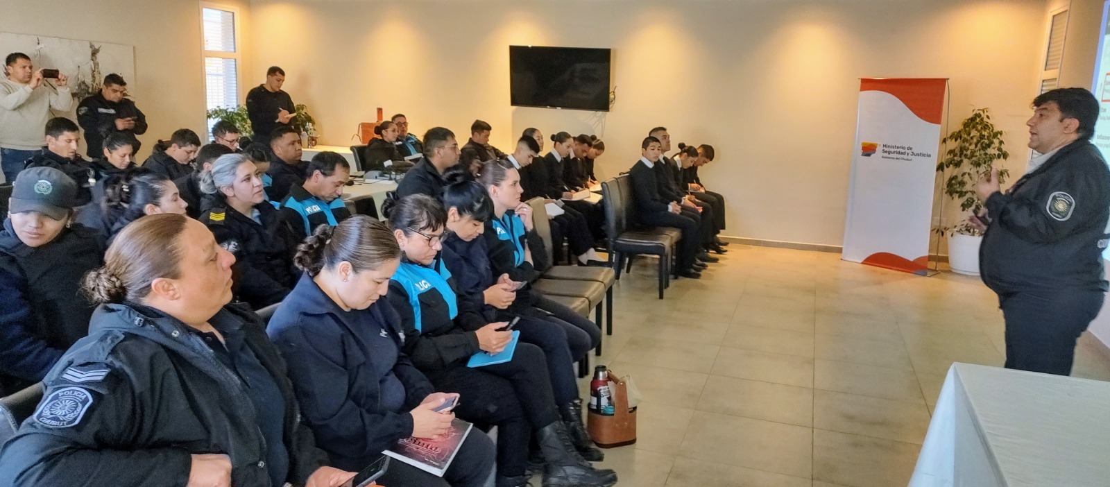 El Gobierno realizó en Esquel una charla sobre prevención de ciberdelitos