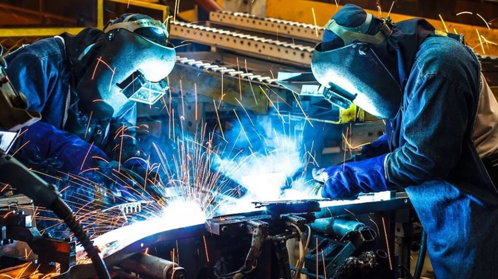 Aumento salarial del 12% para los empleados metalúrgicos