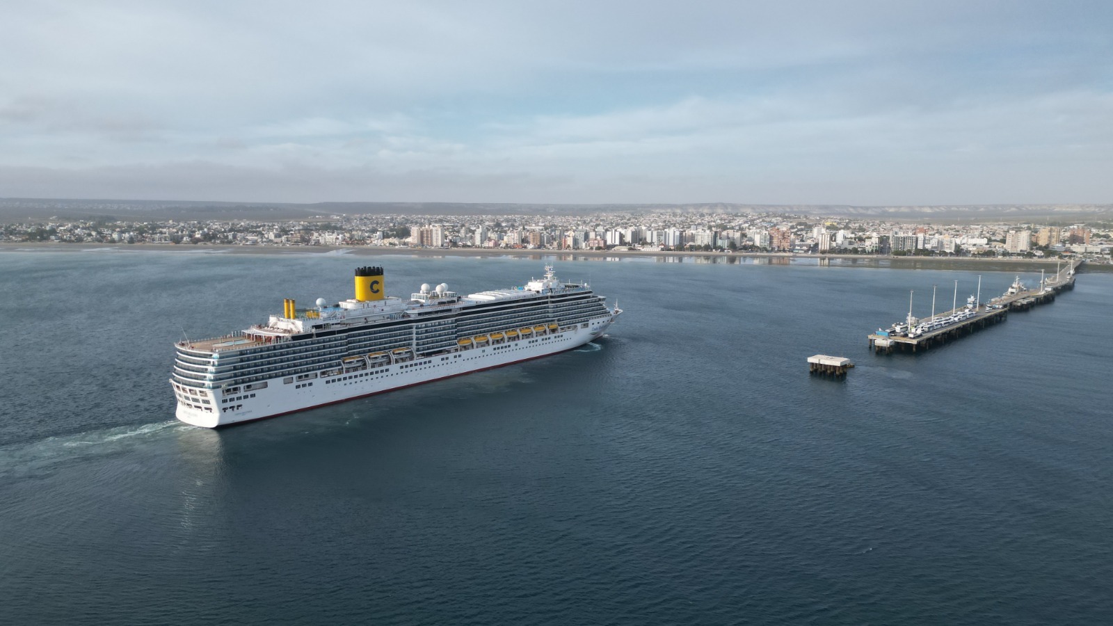 El crucero Costa Deliziosa arribó a Puerto Madryn