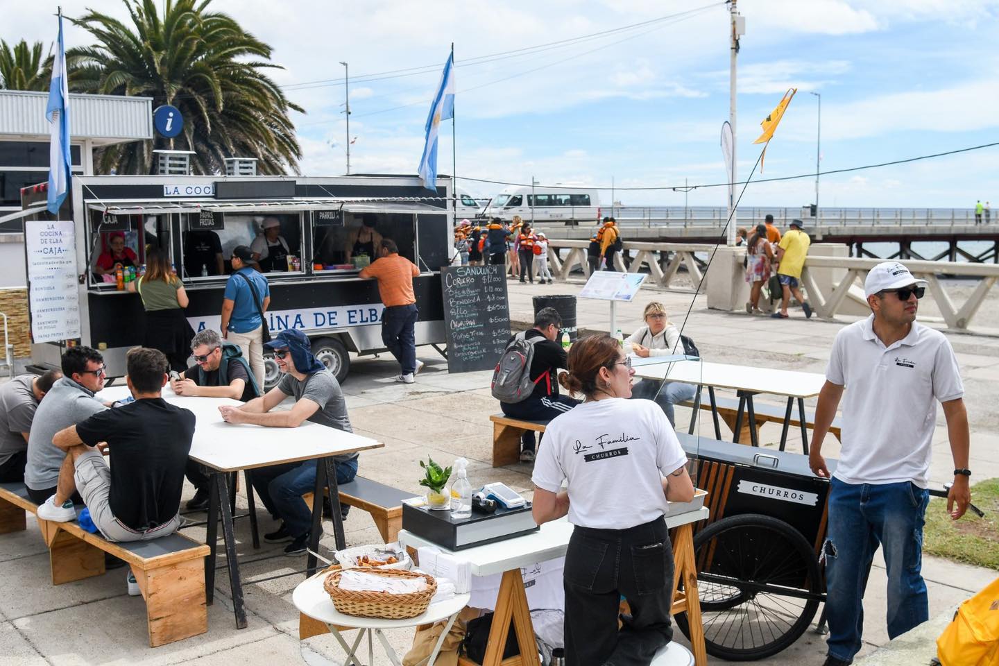 Música y gastronomía en la costa madrynense