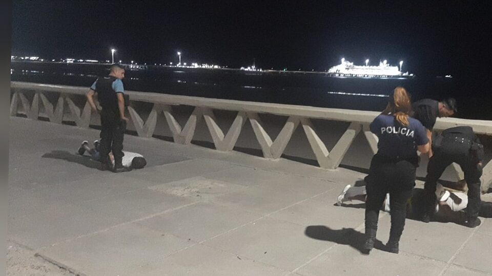 Robo en la rambla de Puerto Madryn: detienen a dos sospechosos