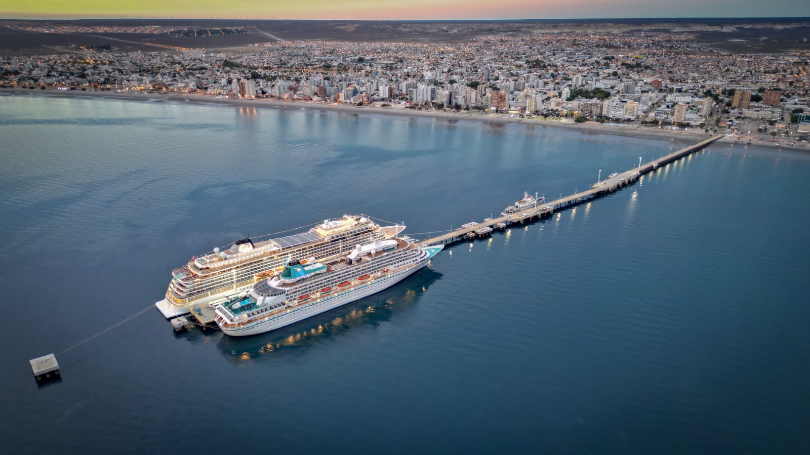 Dos cruceros arribaron a Chubut en una nueva jornada de intensa actividad portuaria