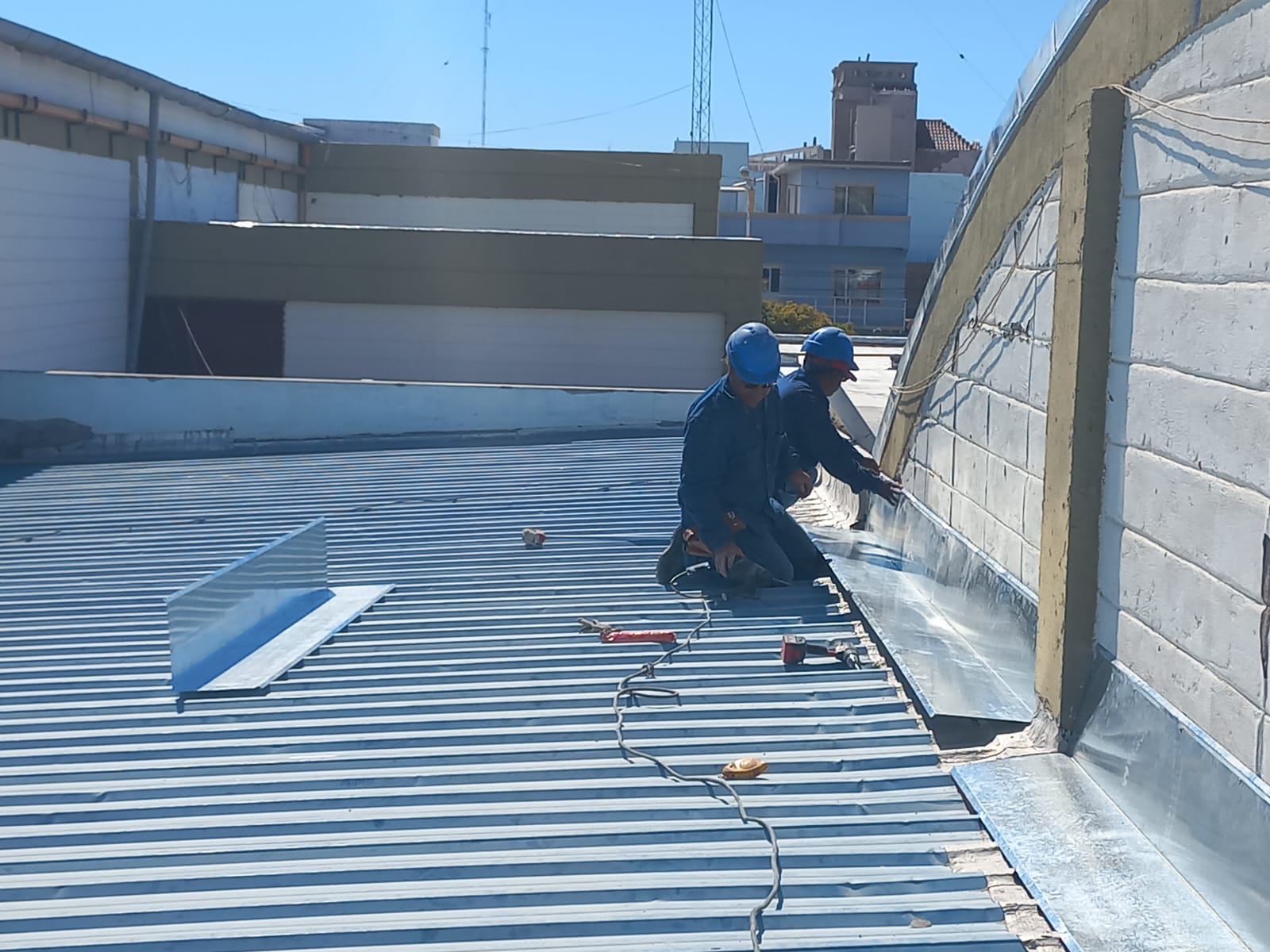 Avanzan las obras de reparación en la Escuela N° 703 de Madryn
