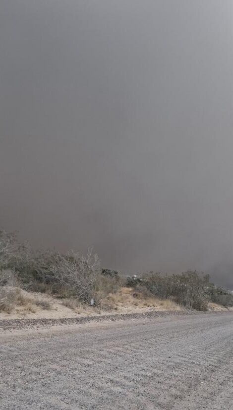 Impactante oscurecimiento en Puerto Madryn por fuertes vientos