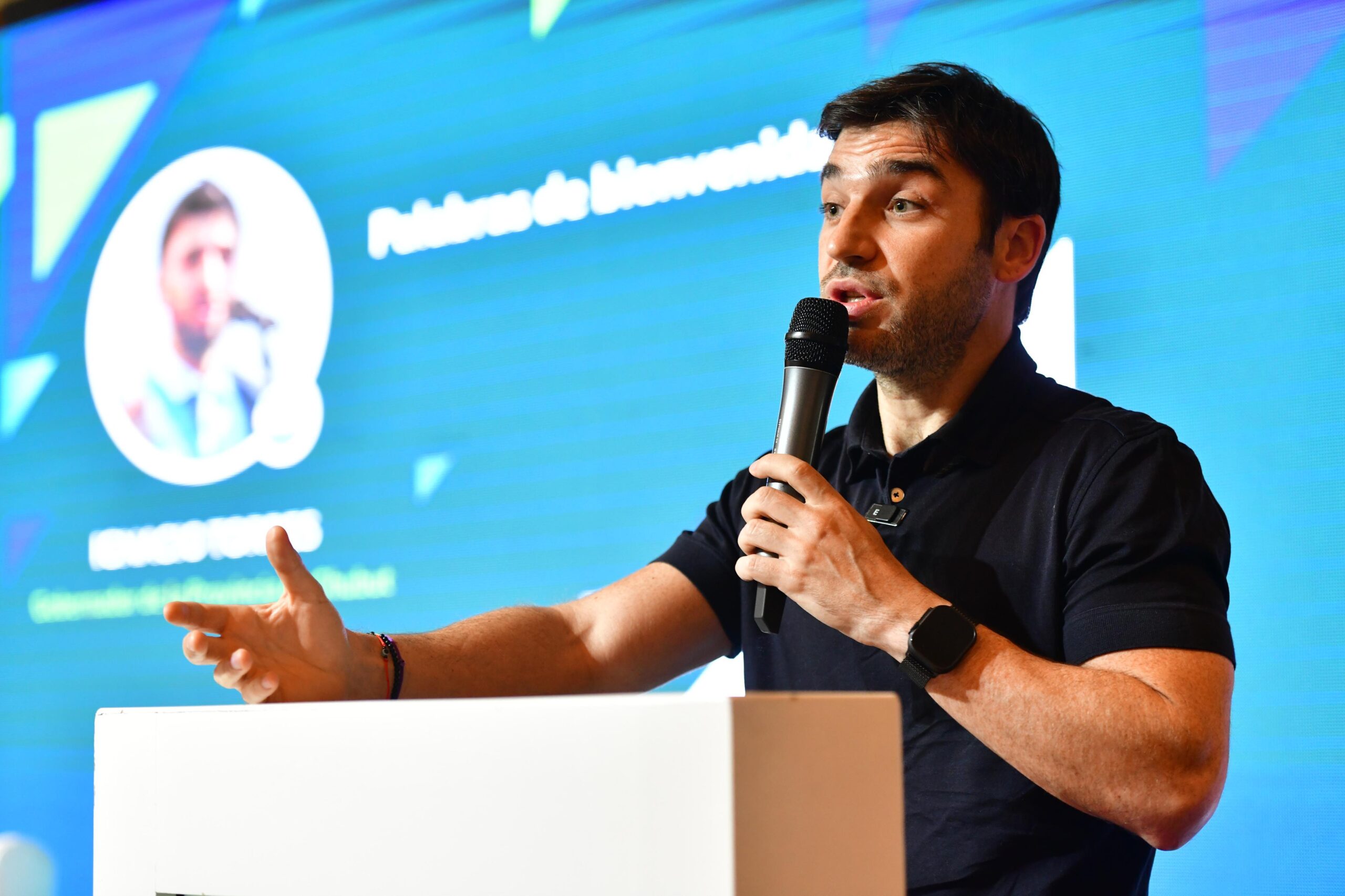 Ignacio Torres encabeza la lista de gobernadores con mejor imagen del país