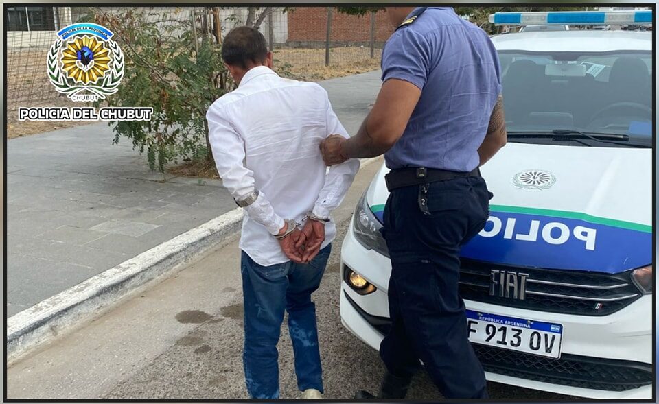 Ingresó al Ministerio Público Fiscal con un fierro en la mano y fue detenido