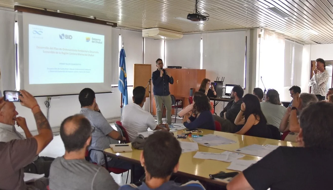 Chubut lanzó el primer taller para ordenar y planificar el uso de su franja costera