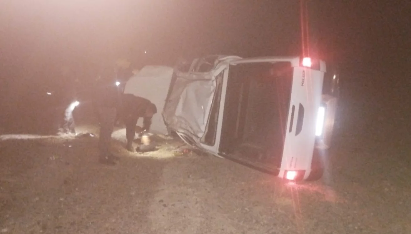 Se quedó dormida al volante y volcó en Ruta 3: iban de Trelew a Puerto Madryn