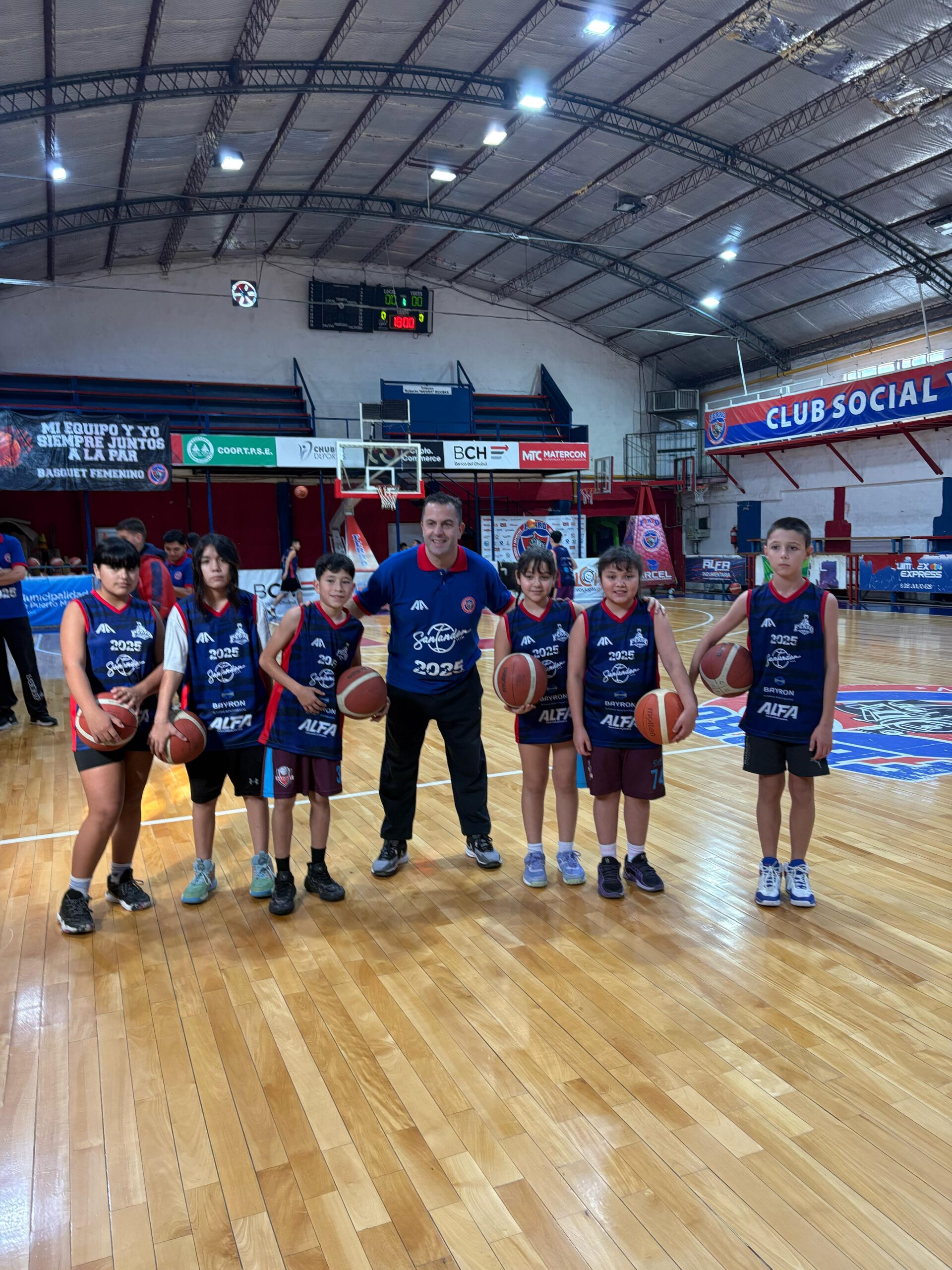 Ocho alumnos de la Escuela Municipal de Básquet participaron del “Campus Ferro” con el Santander Team en Madryn