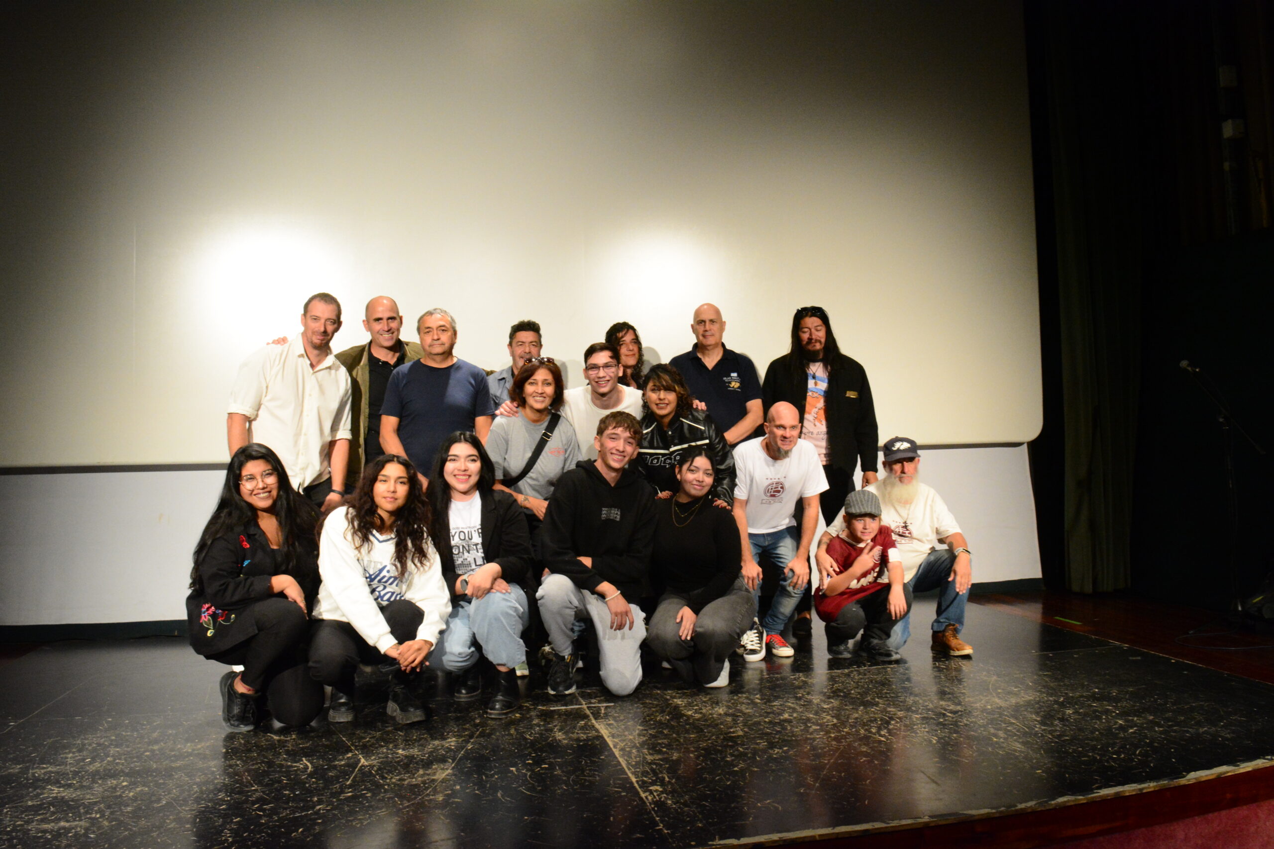 Estudiantes del ISFD 803 presentaron el documental “La Historia a través del pincel: El Mural del Madrynazo”