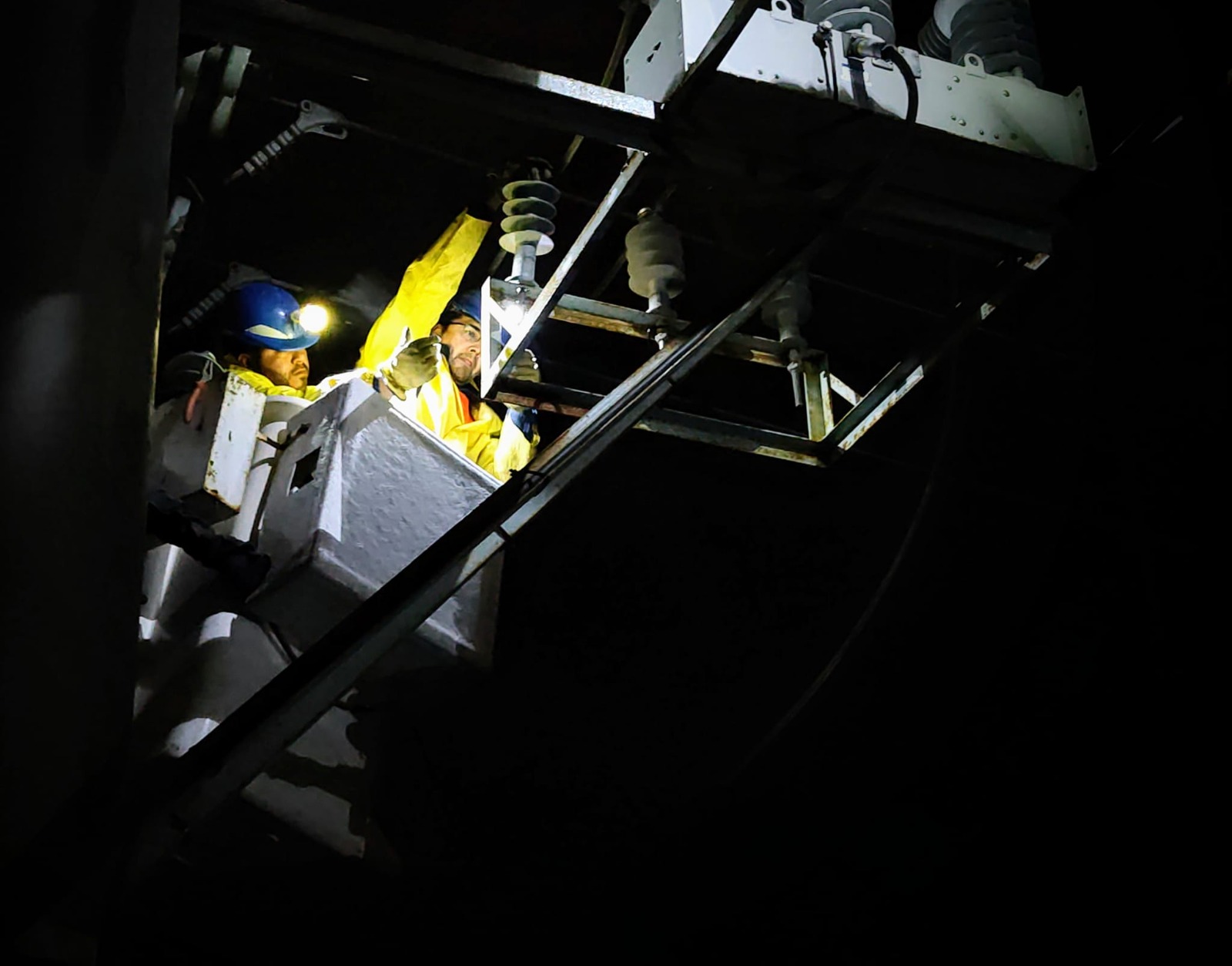 Trabajan para restablecer el servicio eléctrico en la zona norte tras la tormenta