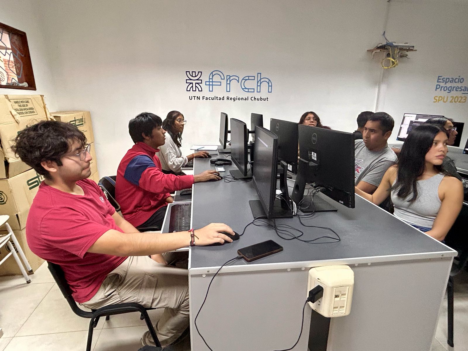 La UTN FRCh inauguró el Espacio PROGRESAR con un taller gratuito de diseño digital