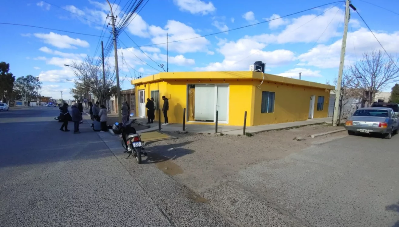 Motociclista lesionado tras chocar con un auto en la zona oeste de Puerto Madryn