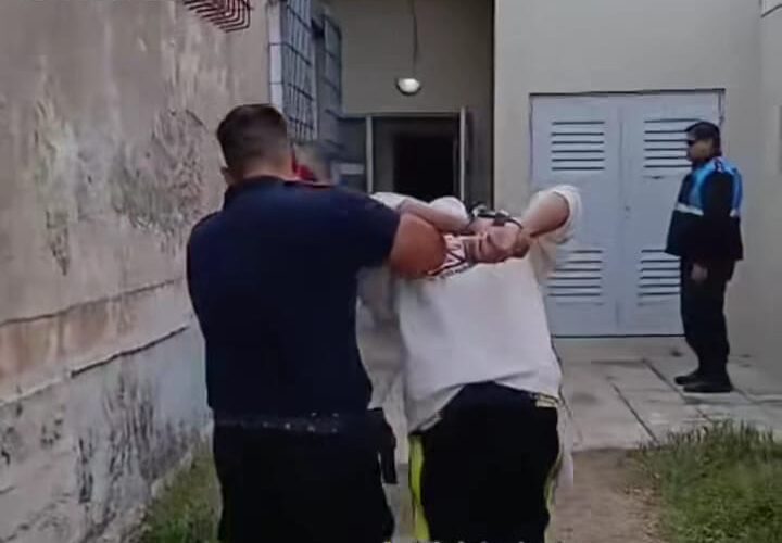 Robó un maletín con un arma y fue detenido en el barrio 630