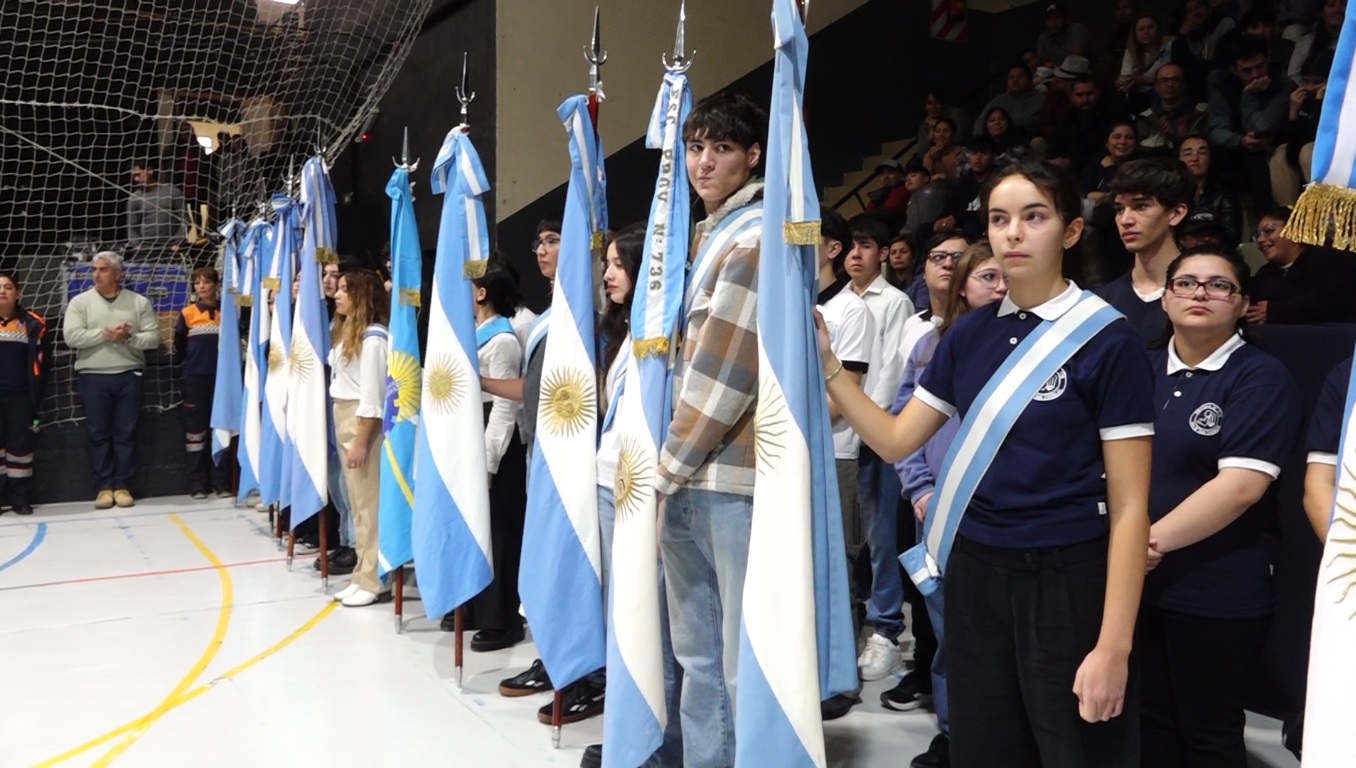 Más de mil estudiantes de Madryn prometieron lealtad a la Constitución Nacional