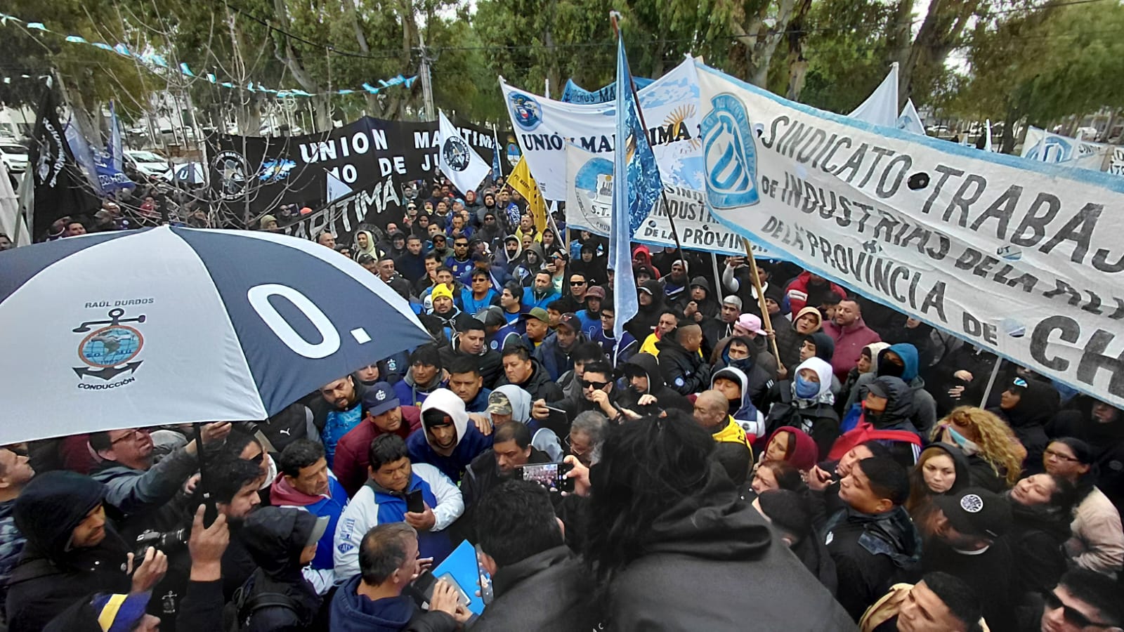 Todos los gremios portuarios marcharon unidos en Puerto Madryn y advierten un inminente paro total