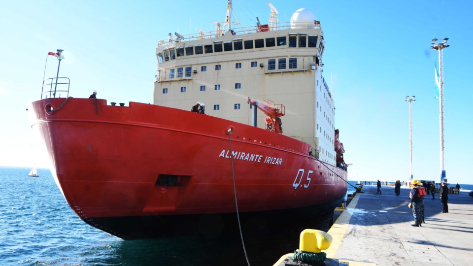 El rompehielos ARA Almirante Irízar llegó a Puerto Madryn y podrá ser visitado por el público