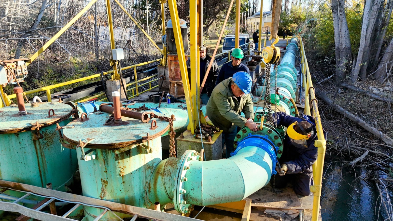 Realizaron mantenimiento clave en el sistema de captación de agua que abastece a Puerto Madryn