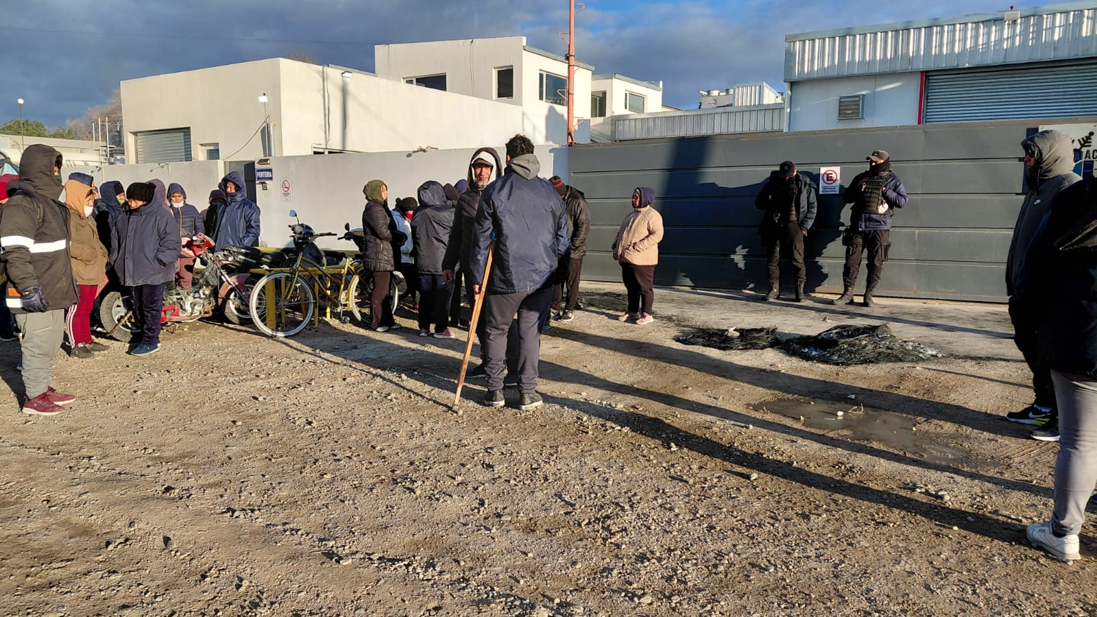 Trabajadores de Achernar reclaman reincorporación y denuncian contrataciones precarias