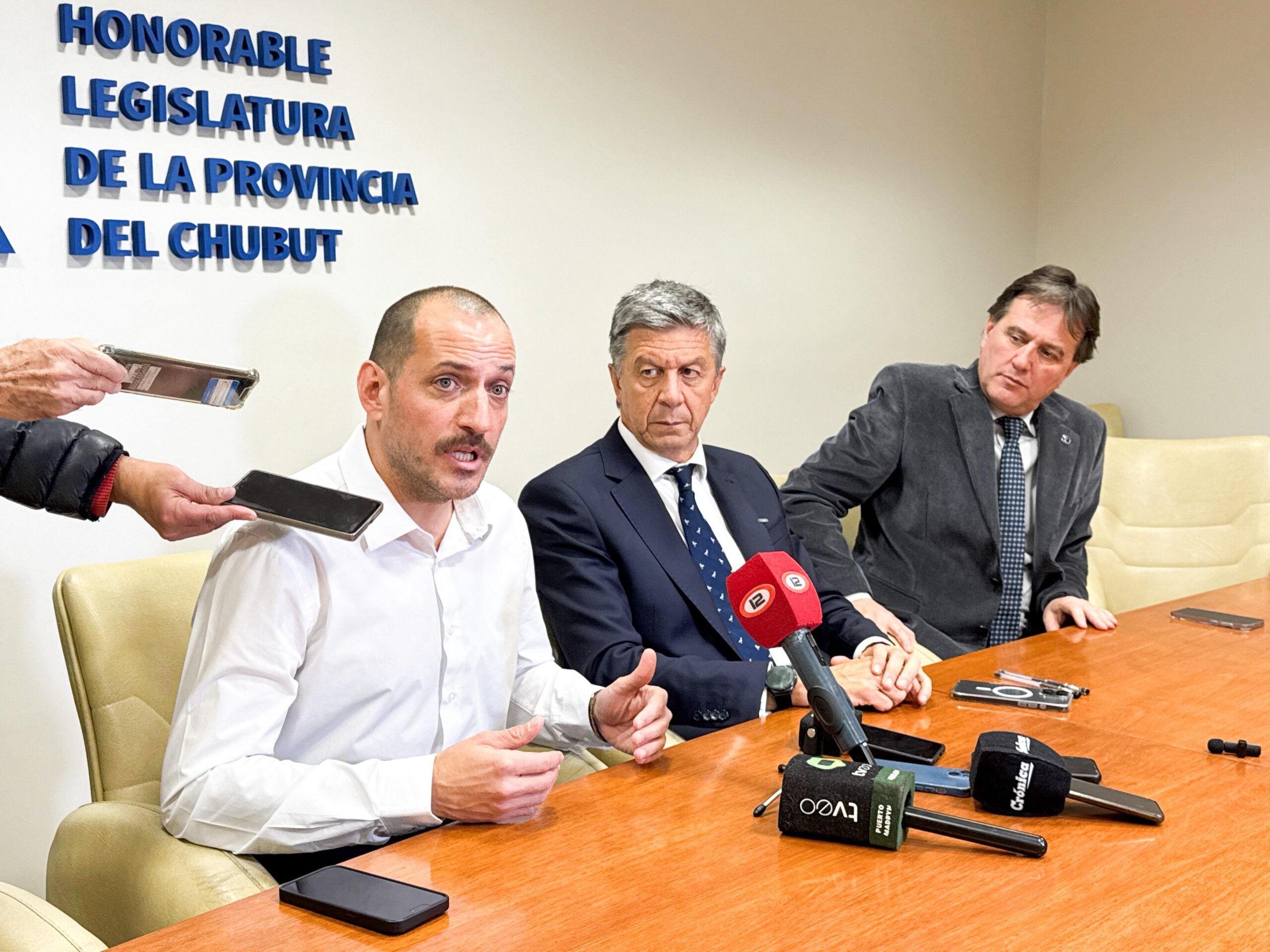 La Legislatura aprobó los convenios para ejecutar obras en las Rutas Nacionales N° 3 y 40 y, a la vez, desendeudar a la Provincia