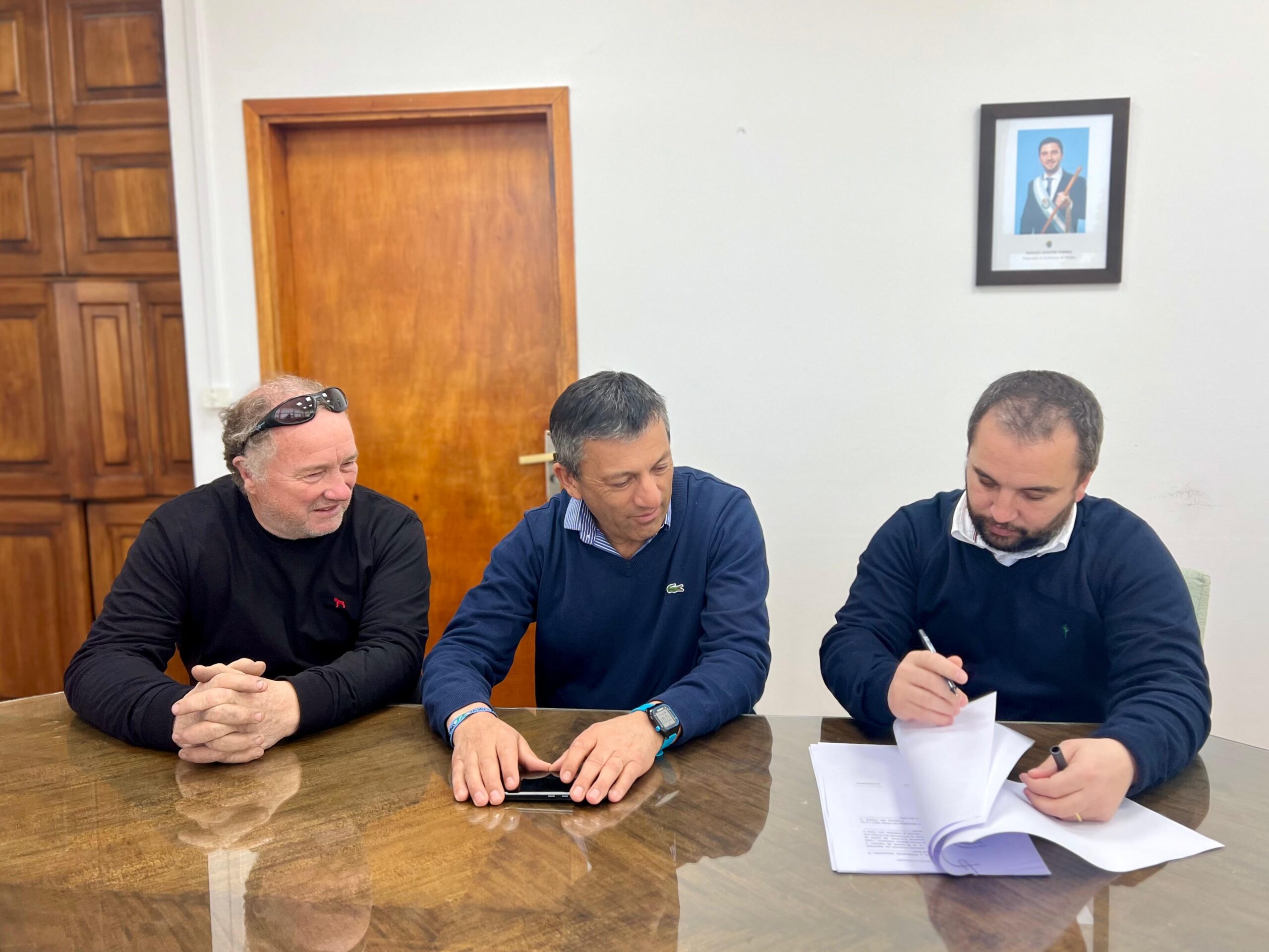 Provincia firmó un convenio para la ejecución de la segunda etapa del SUM del Club Alianza Fontana Oeste de Puerto Madryn