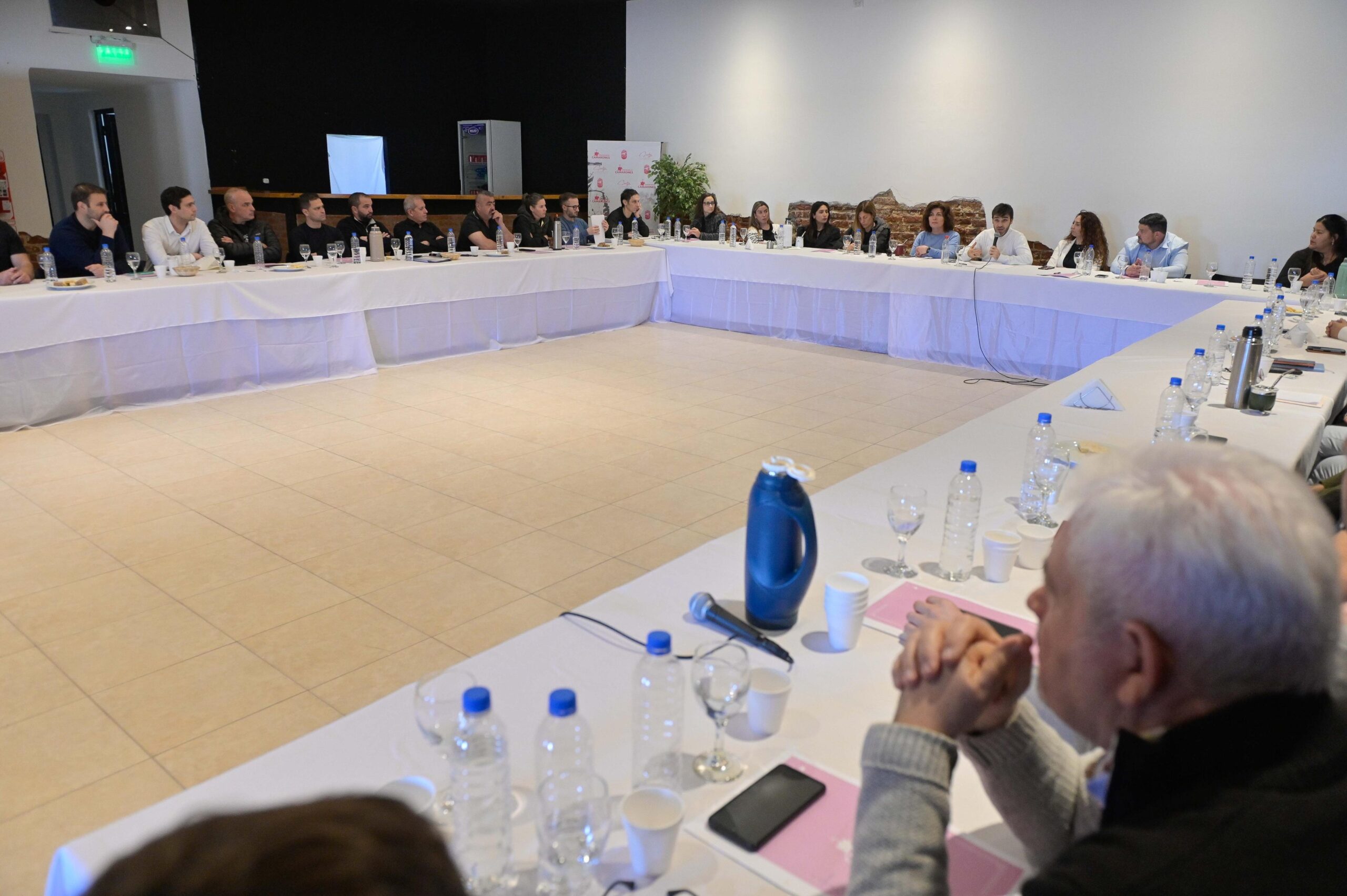 Torres reunió a su gabinete completo en Camarones