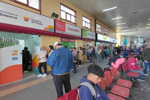 Larga fila en la Terminal de Ómnibus para habilitar el nuevo sistema del BECH