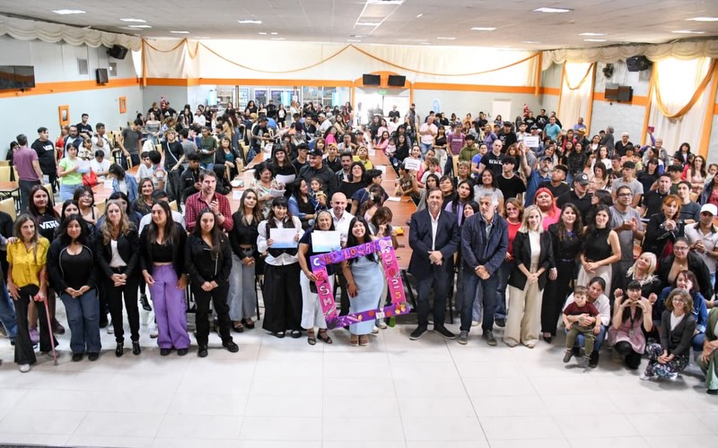 El Municipio entregó certificados a cientos de vecinos que completaron capacitaciones y talleres