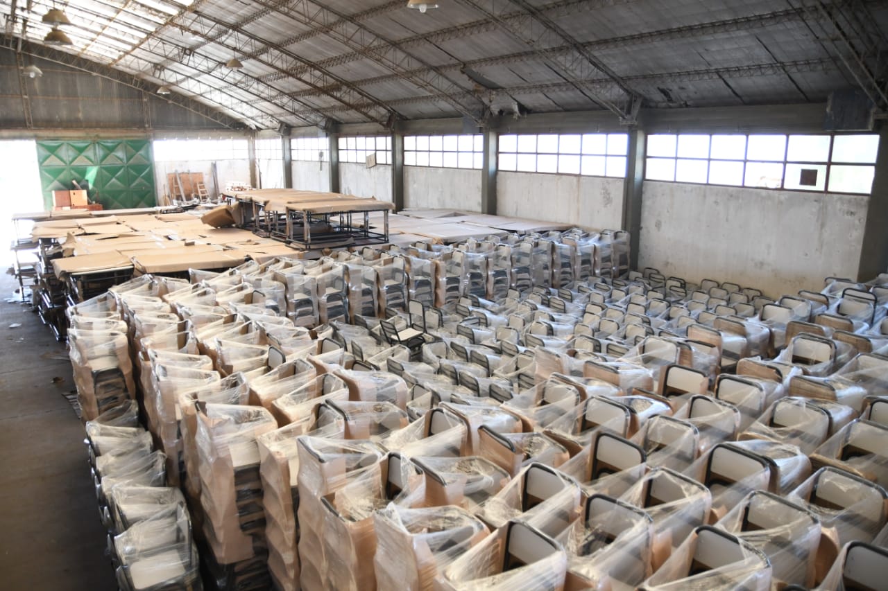 Torres anunció una inversión de $700 millones para renovar el mobiliario escolar en Chubut