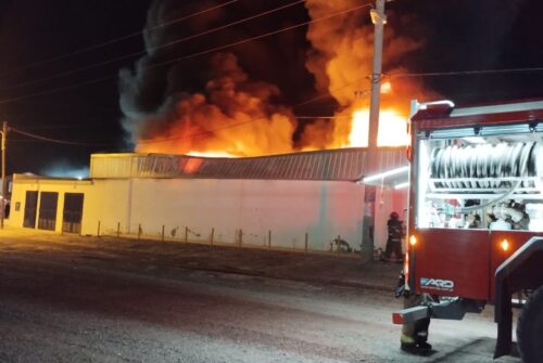 Devastador incendio destruyó la planta pesquera Achernar