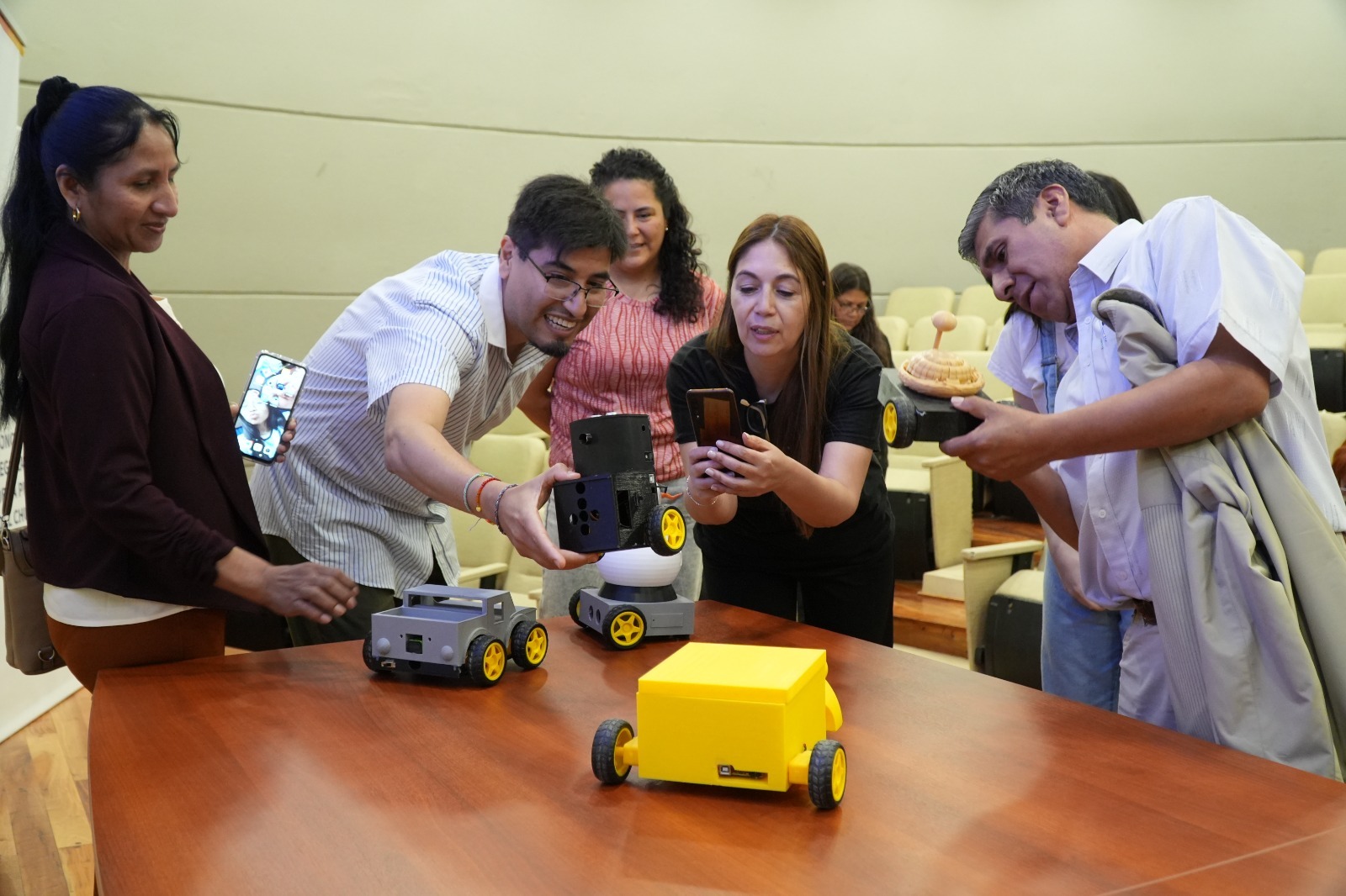 Provincia realizó jornada de cierre del Programa «Mi Primer Robot 2025»