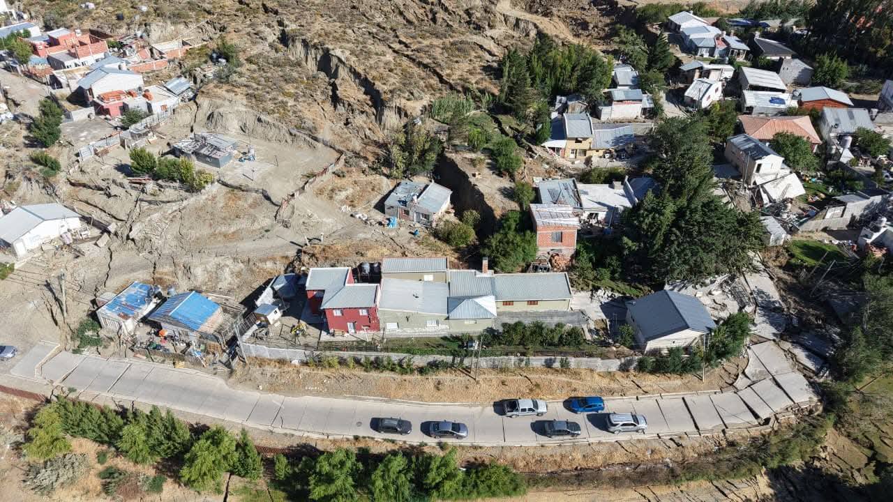 Catástrofe del cerro Hermitte: llegan fondos de Provincia y se buscan alquileres para evacuados