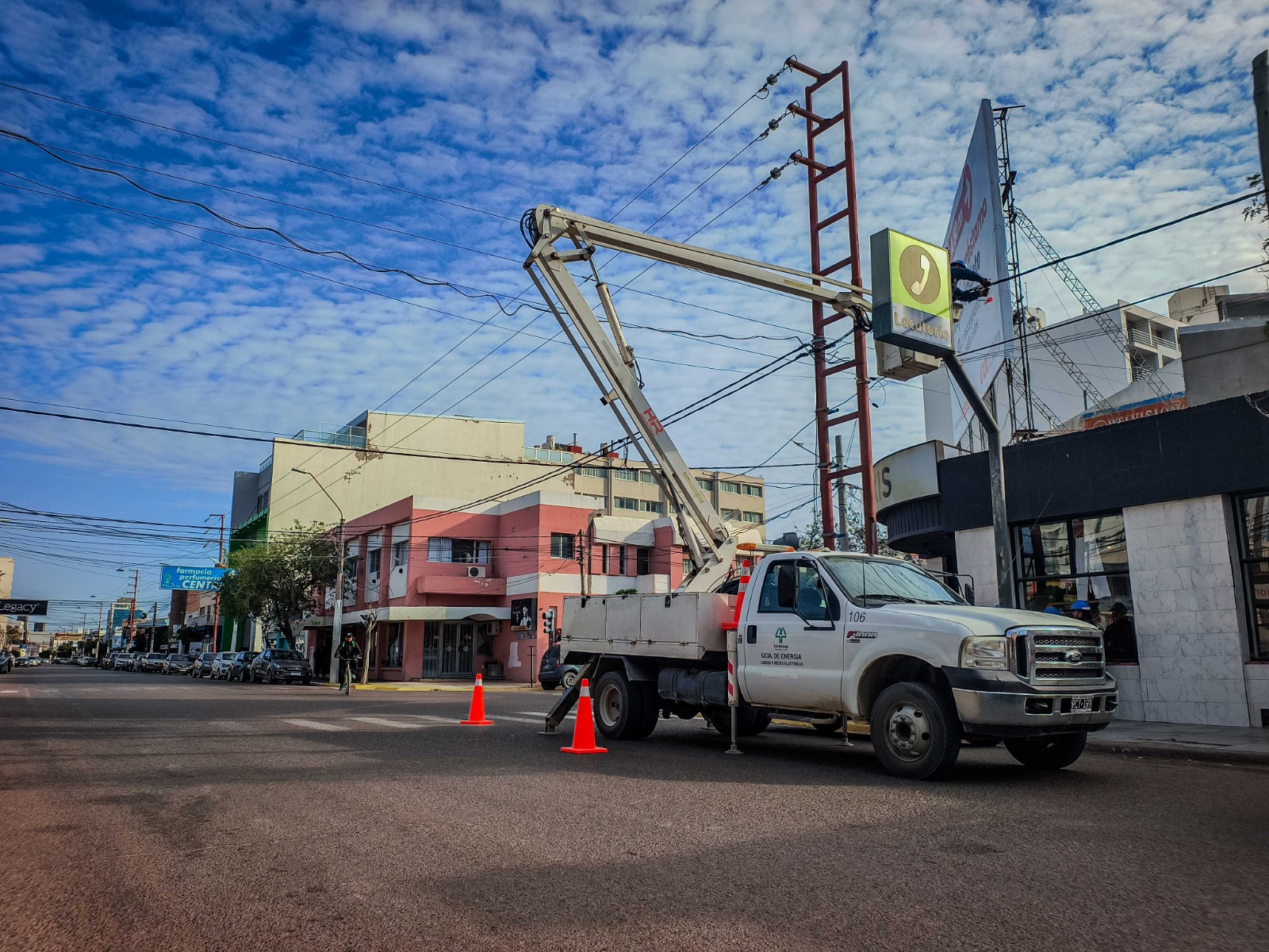 Servicoop realizó tareas de mantenimiento eléctrico en el centro de Puerto Madryn