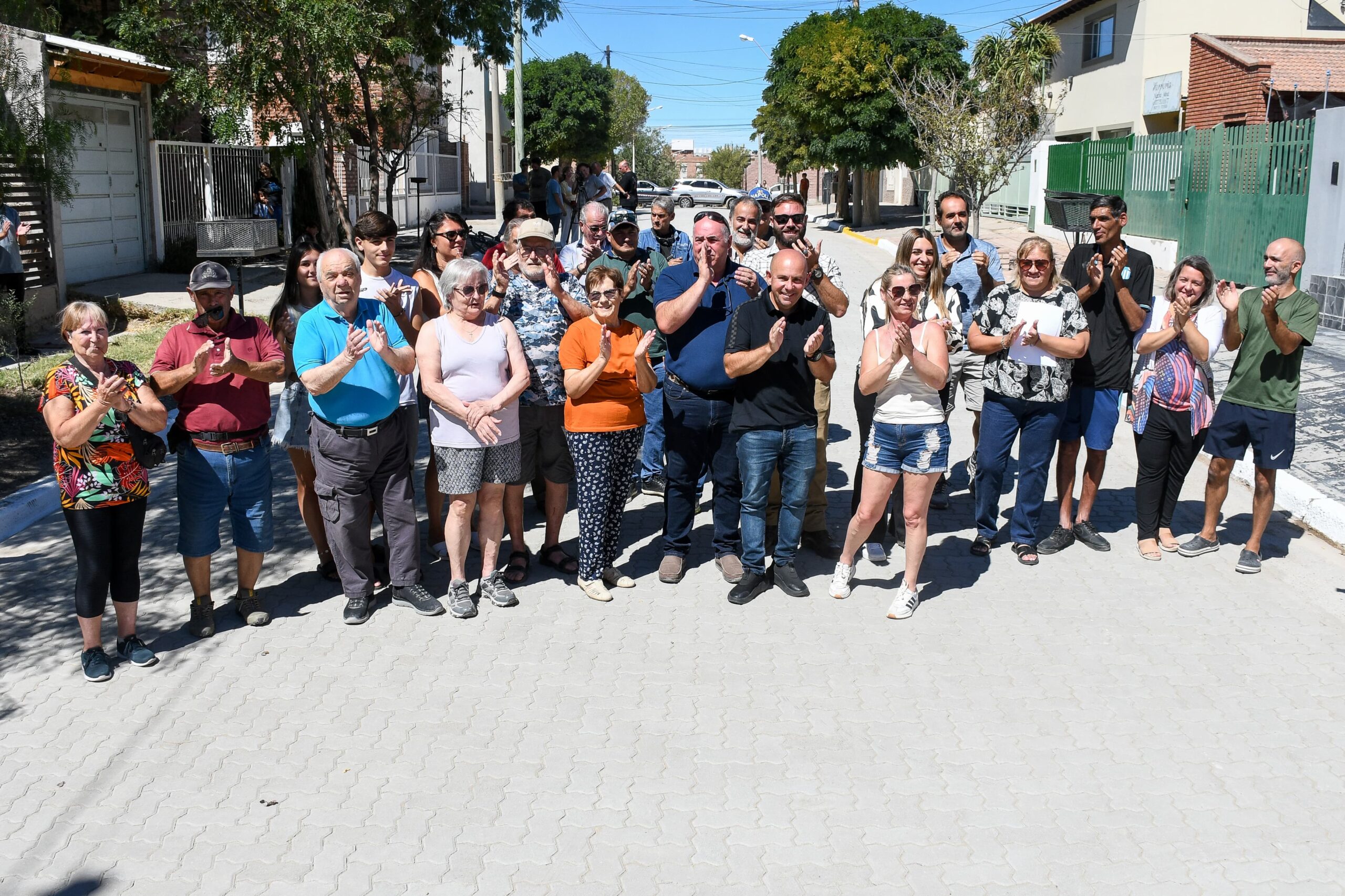 Sastre inauguró el adoquinado en calle Murga